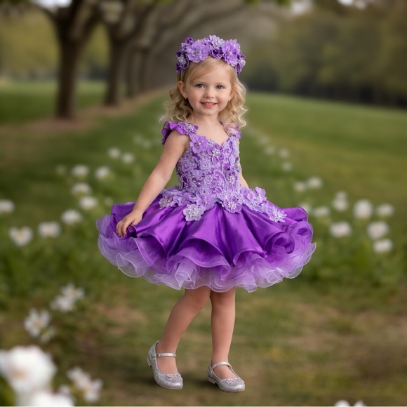 Girls Holiday’s glitzpageant cupcake Princess dress color lilac and purple.